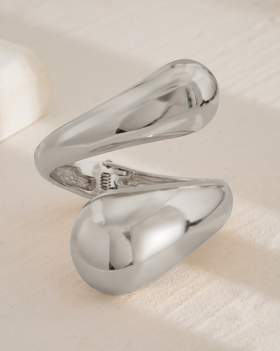 Exaggerated Metal Glossy Hug Bracelet