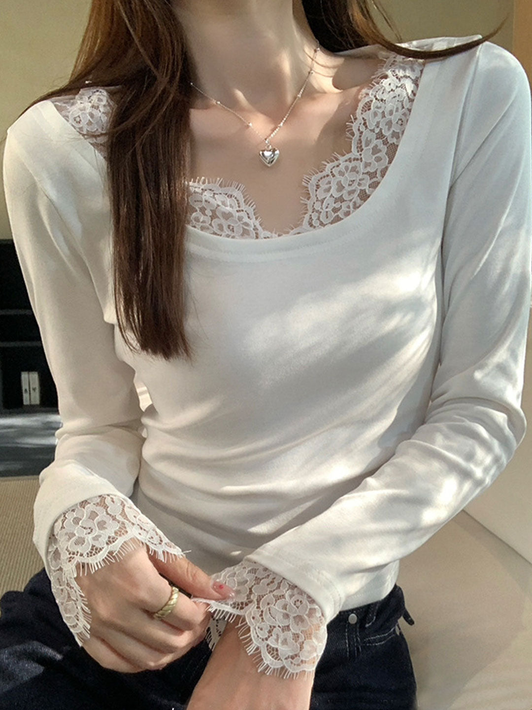 Emma Slim U-Neck Solid Color Lace Top