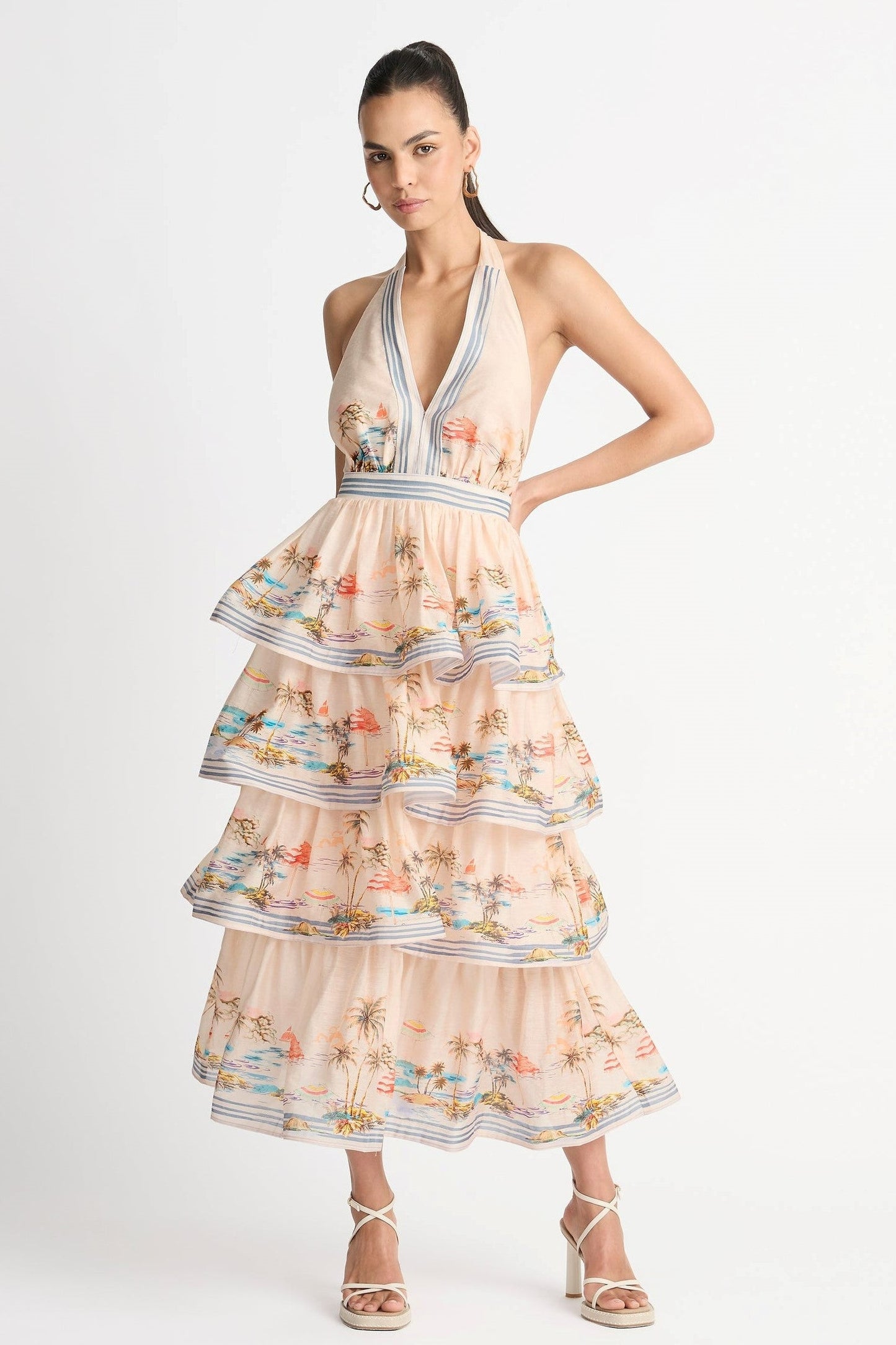 Vestido largo floral con cuello halter, espalda descubierta, dobladillo con volantes escalonados 