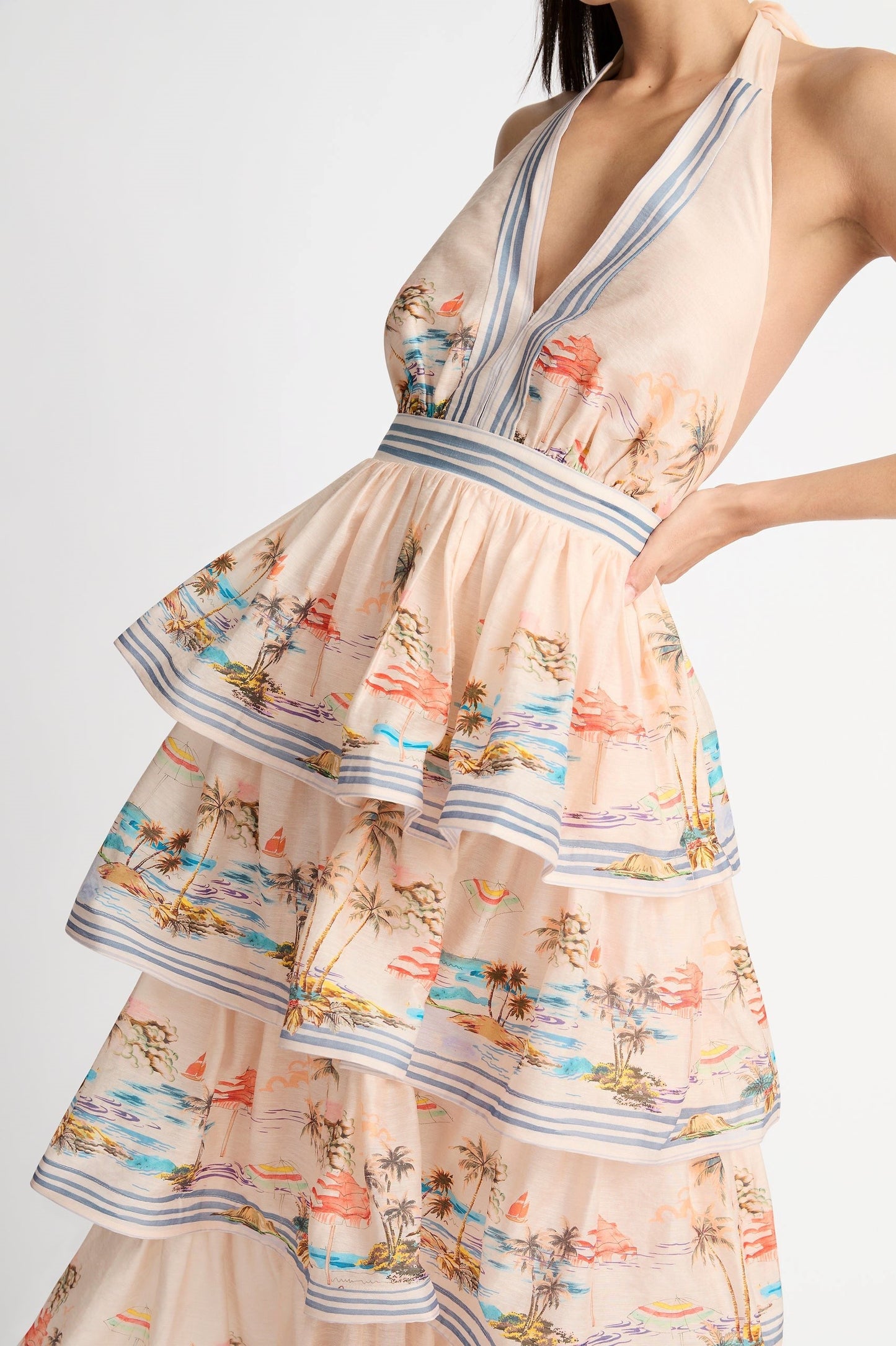 Vestido largo floral con cuello halter, espalda descubierta, dobladillo con volantes escalonados 