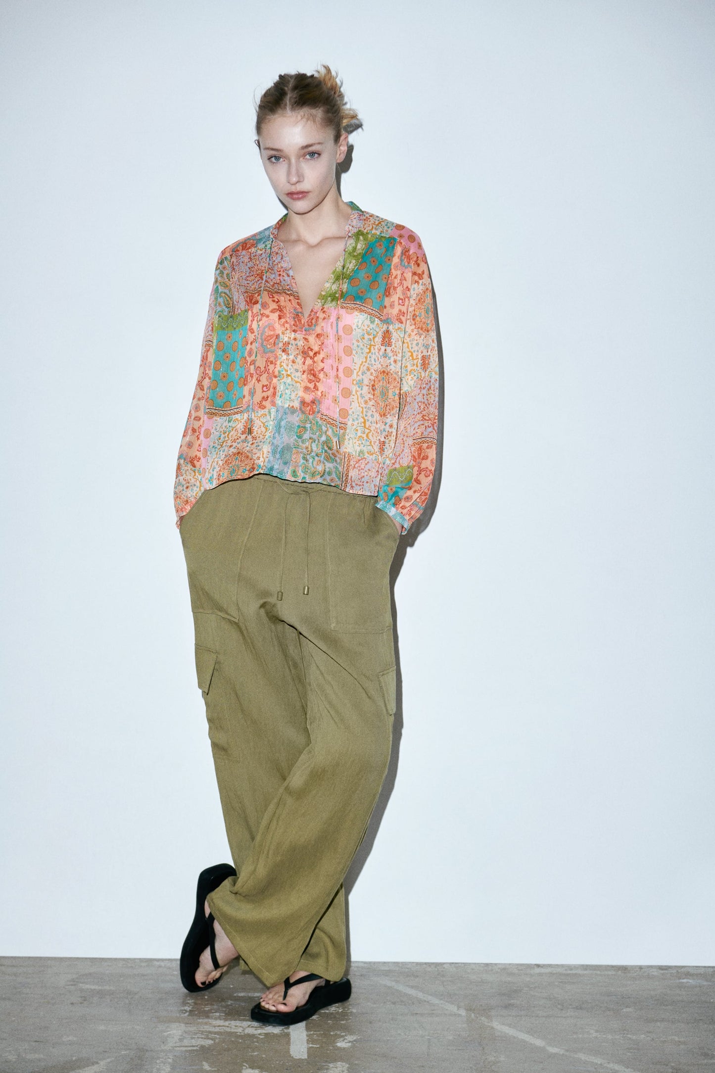 Blusa con bloques de colores florales 