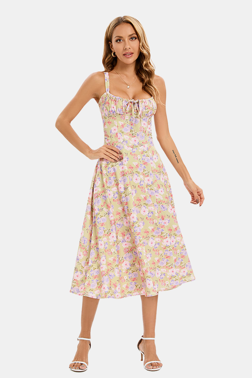 Vestido midi con abertura y encaje con corsé floral 
