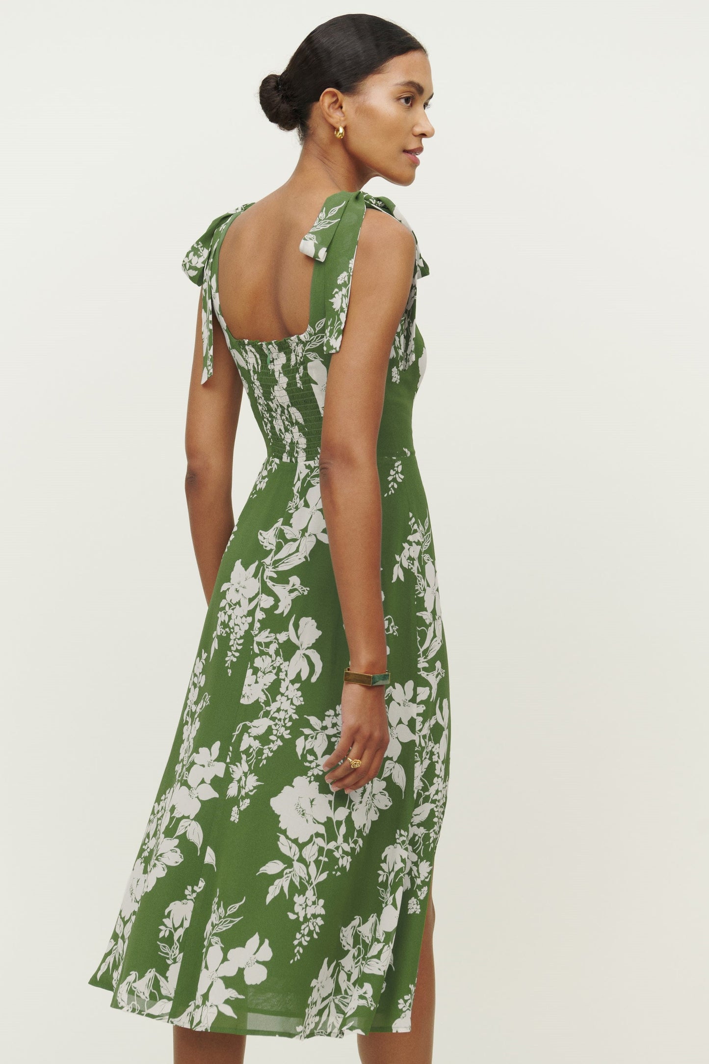 Vestido midi con abertura y tirantes finos y encaje floral 