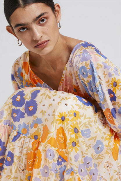 Vestido largo con cuello en V y mangas abullonadas con estampado floral 