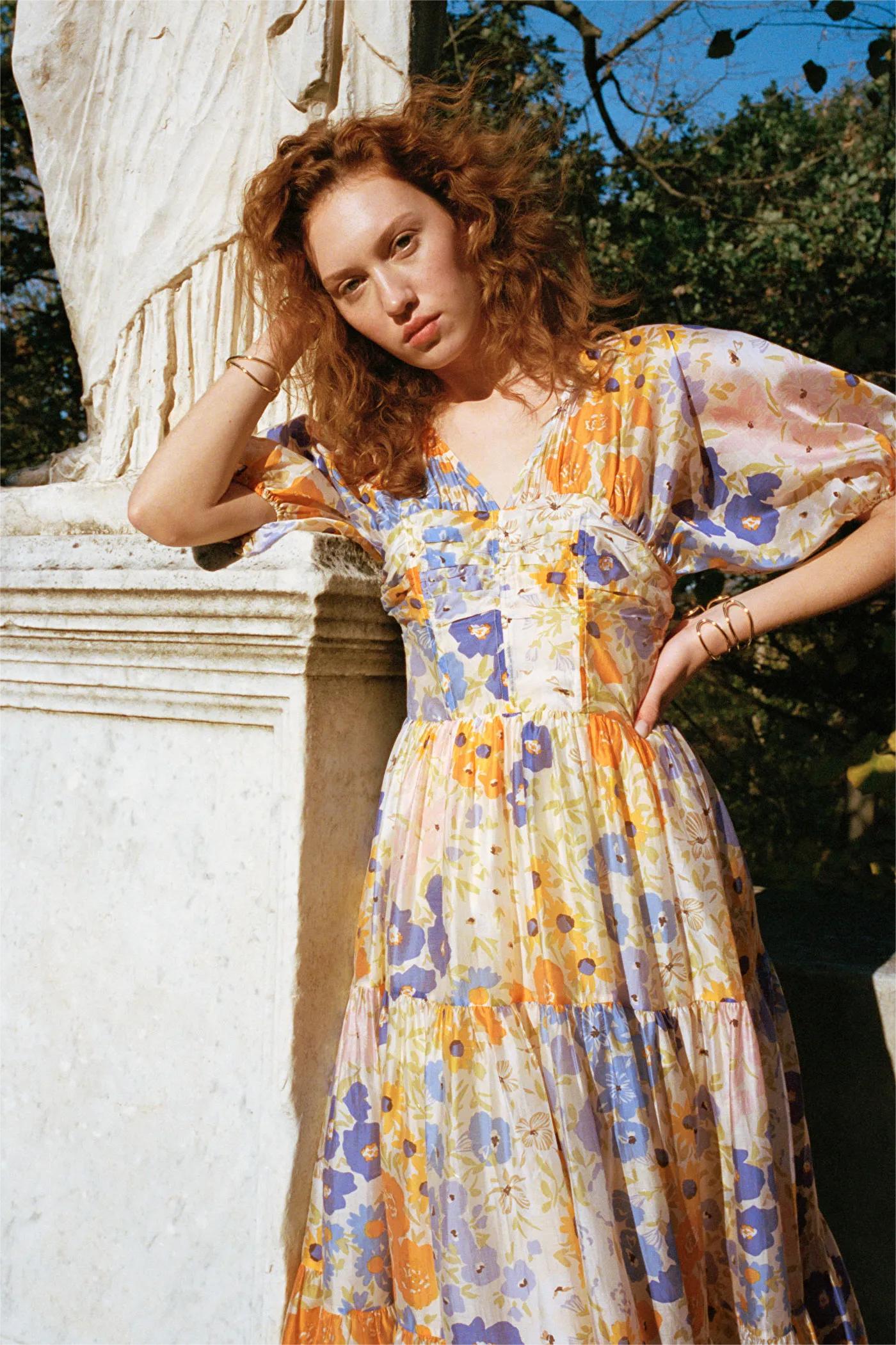 Vestido largo con cuello en V y mangas abullonadas con estampado floral 