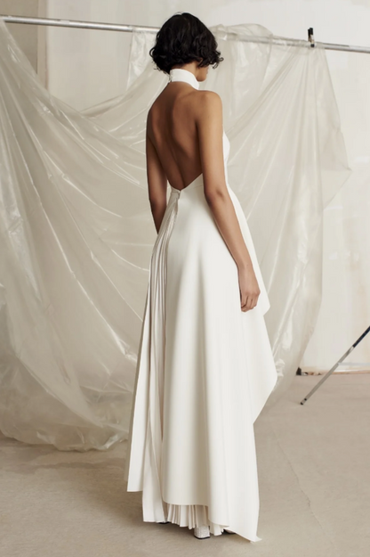 Vestido de traje asimétrico sin mangas con cuello redondo y espalda descubierta 