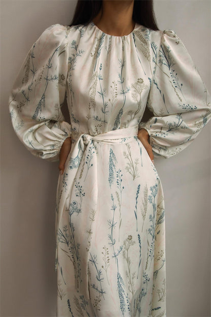 Vestido midi con cuello redondo, mangas farol y encaje floral 