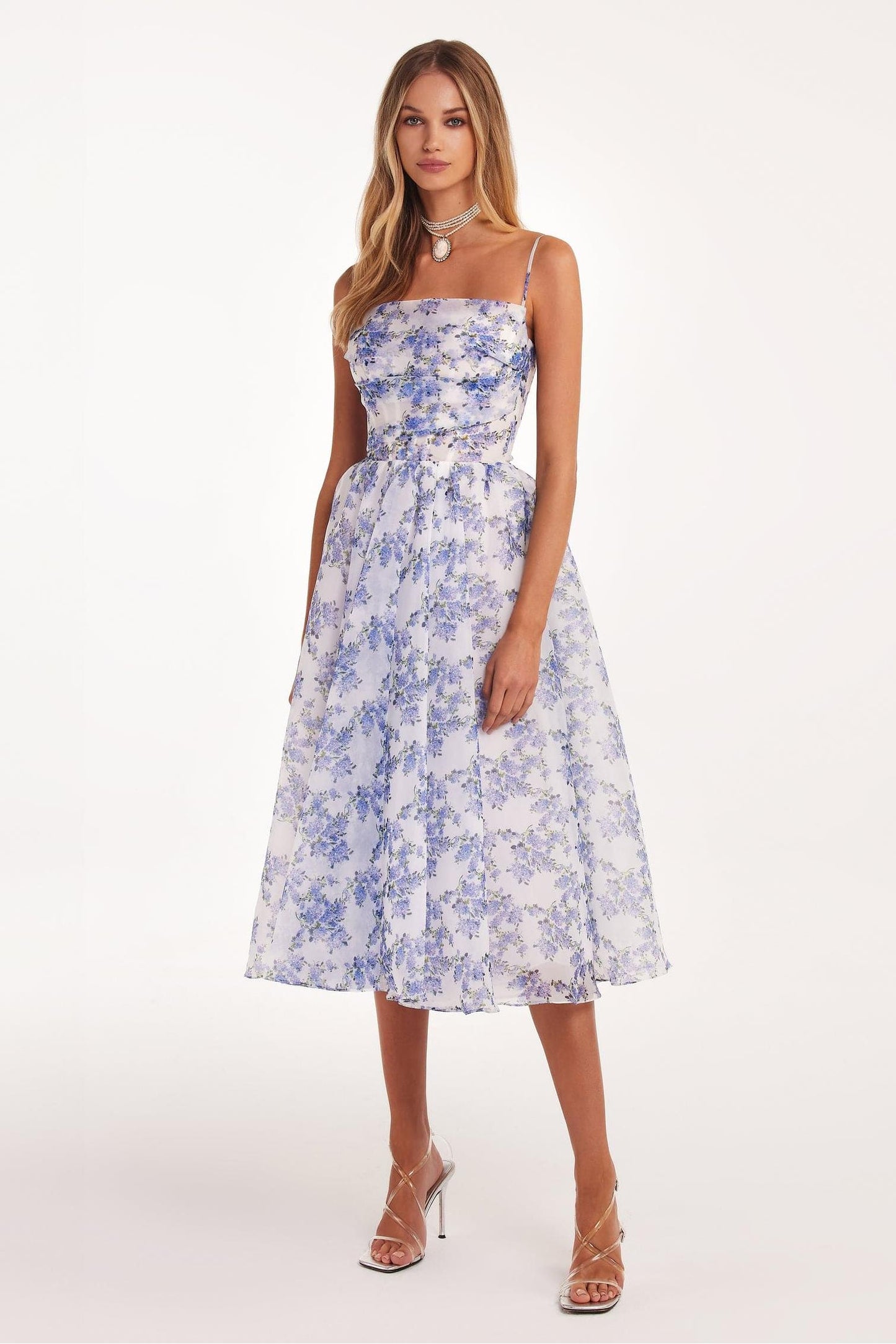 Vestido midi con encaje, espalda descubierta y estampado floral 