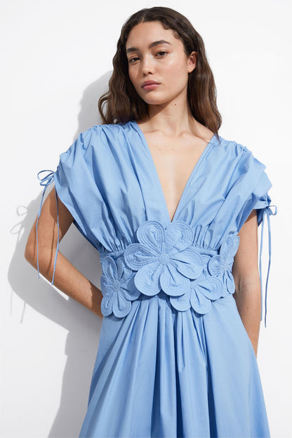 Vestido midi con cuello en V y cordones con estampado floral 3D 