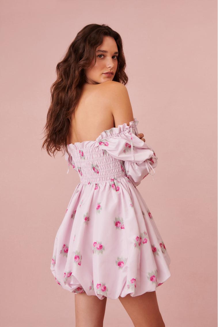 Minivestido con encaje y fruncido floral 