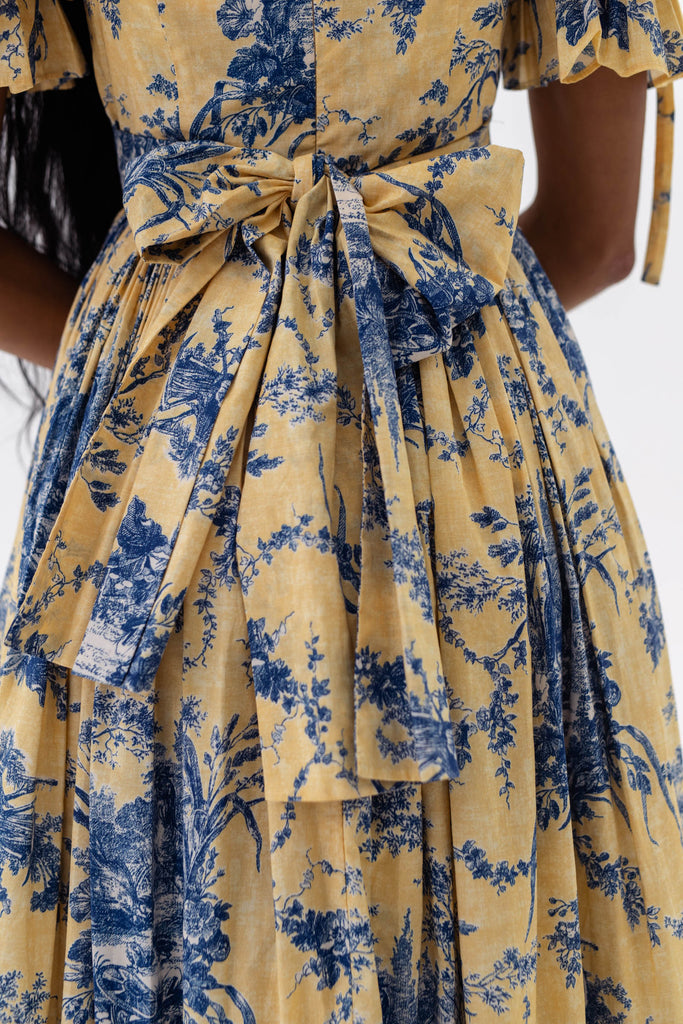 Vestido midi con cuello cuadrado y mangas abullonadas con flores 