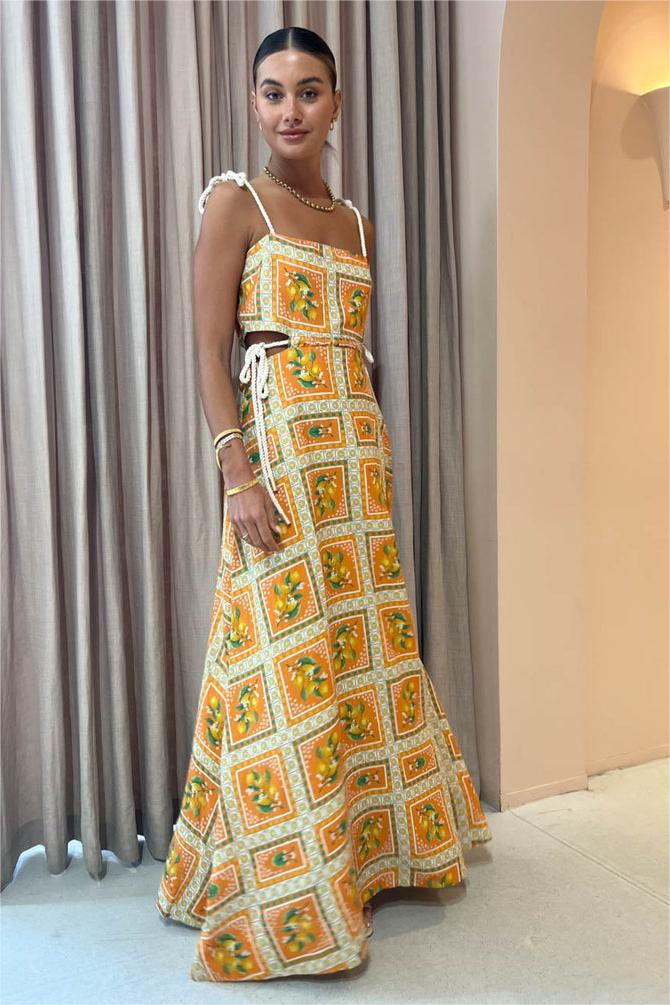 Vestido midi sin mangas con estampado de frutas 