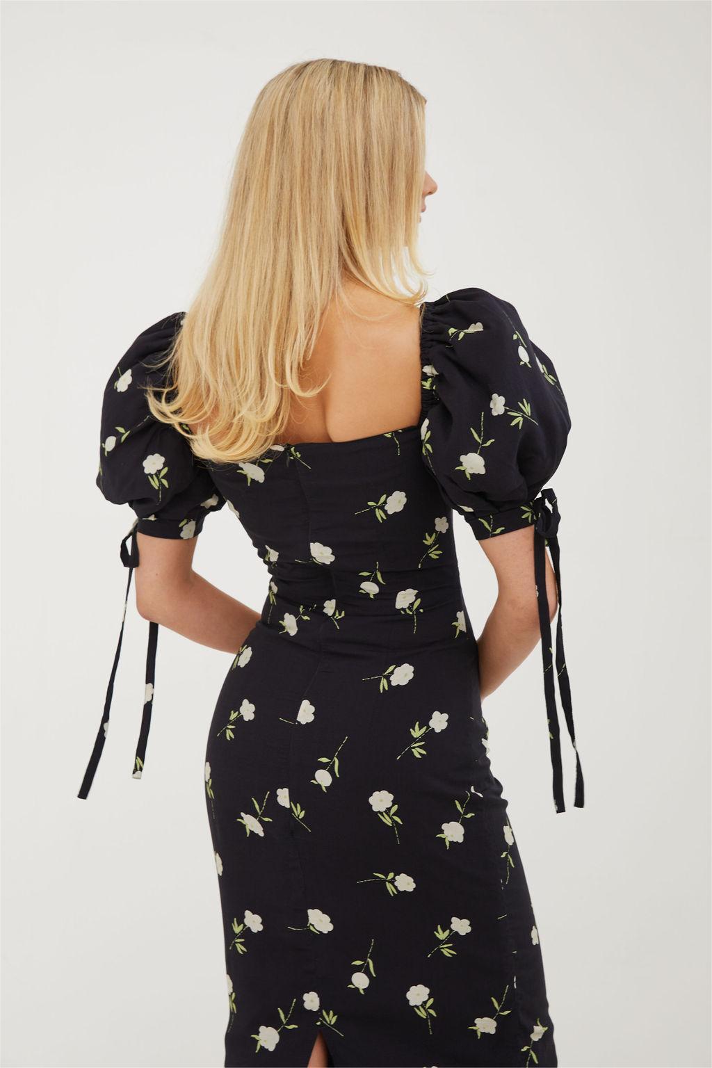 Vestido midi floral con cuello cuadrado y mangas abullonadas 