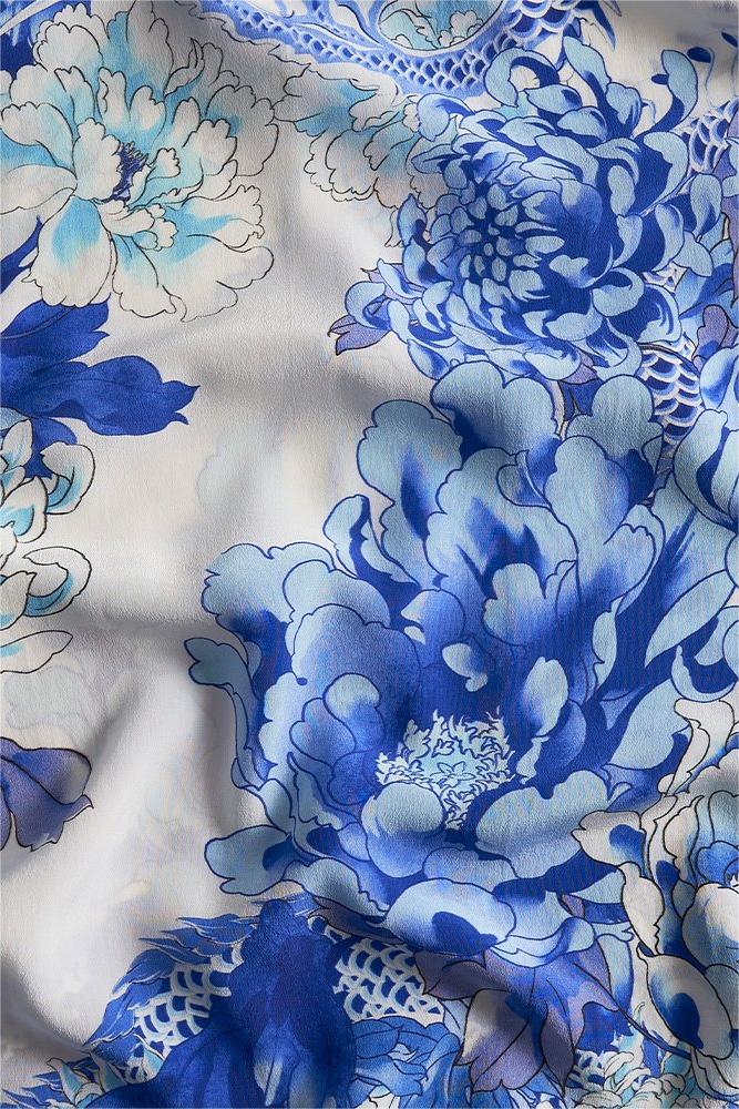 Vestido midi con cuello en V, mangas farol y estampado de dragón 