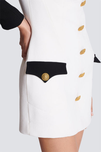 Minivestido de manga larga con botones metálicos en color de contraste 