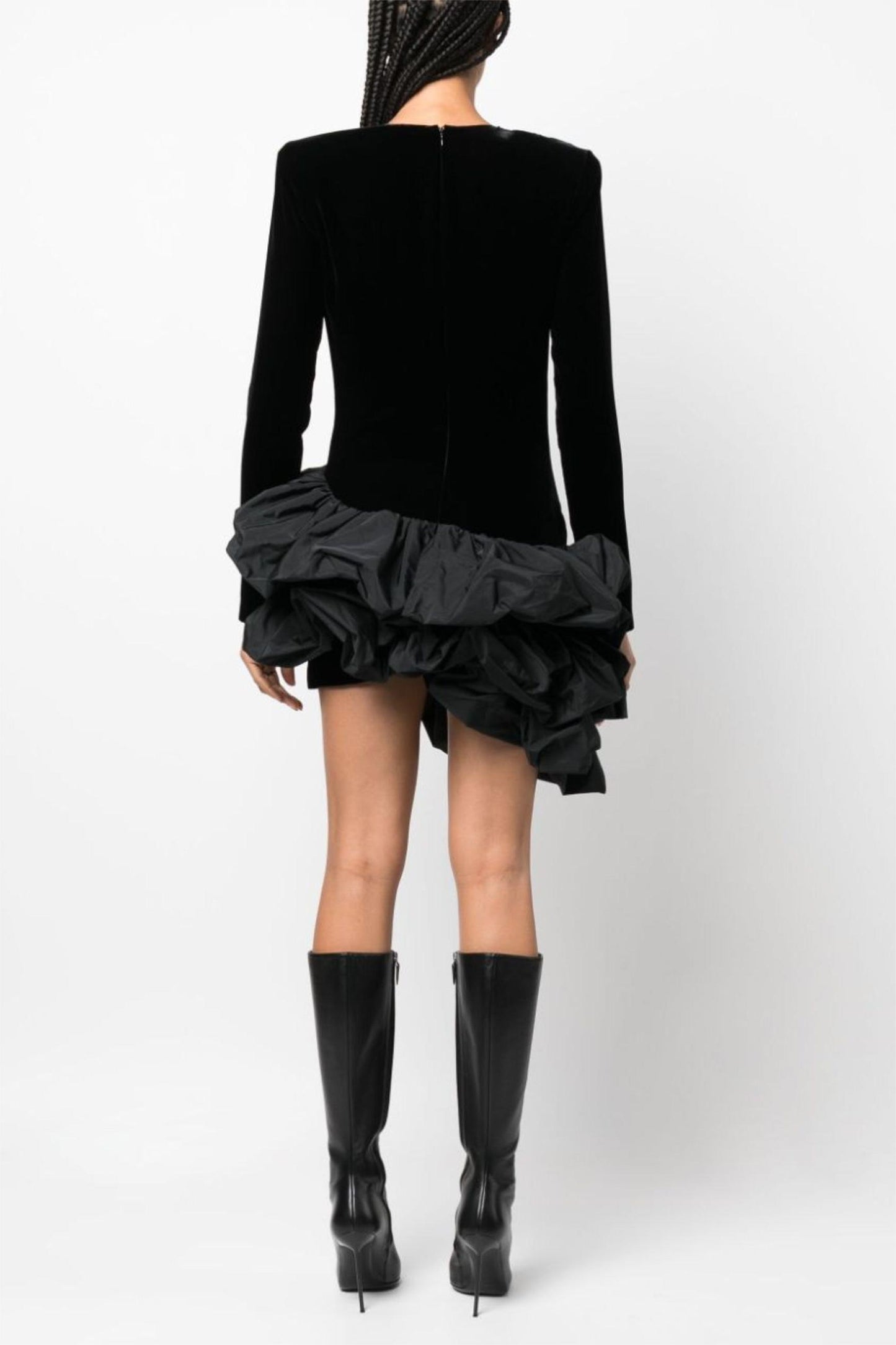 Minivestido de terciopelo liso con volantes y mangas largas 