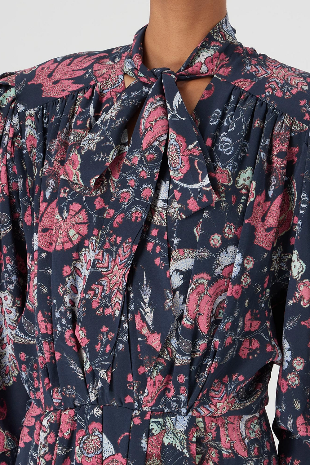 Vestido midi con cordones y estampado paisley 