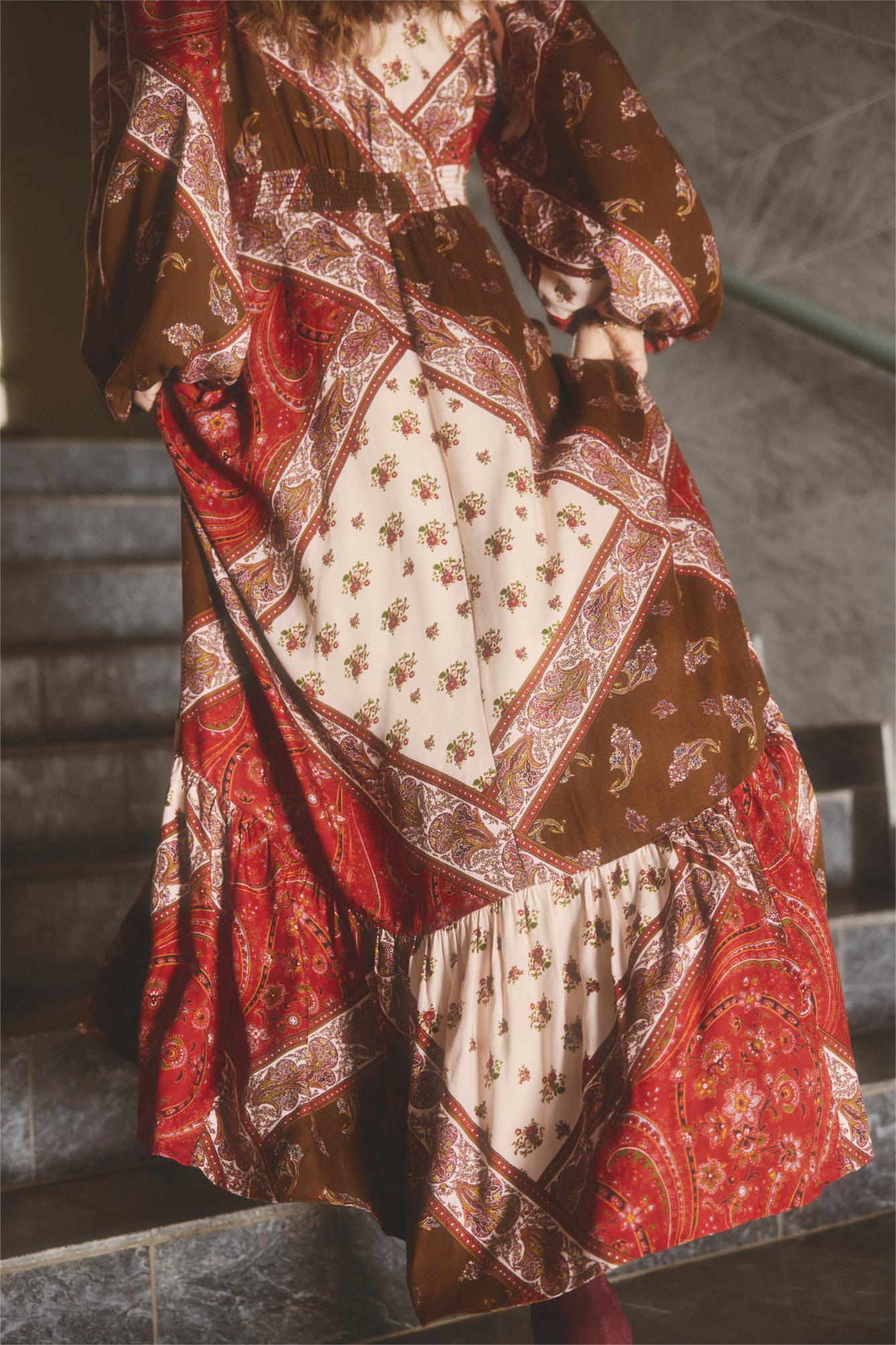 Vestido midi con mangas farol y estampado botánico 