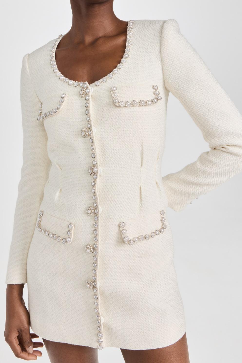 Minivestido de tweed con botones y perlas sintéticas 