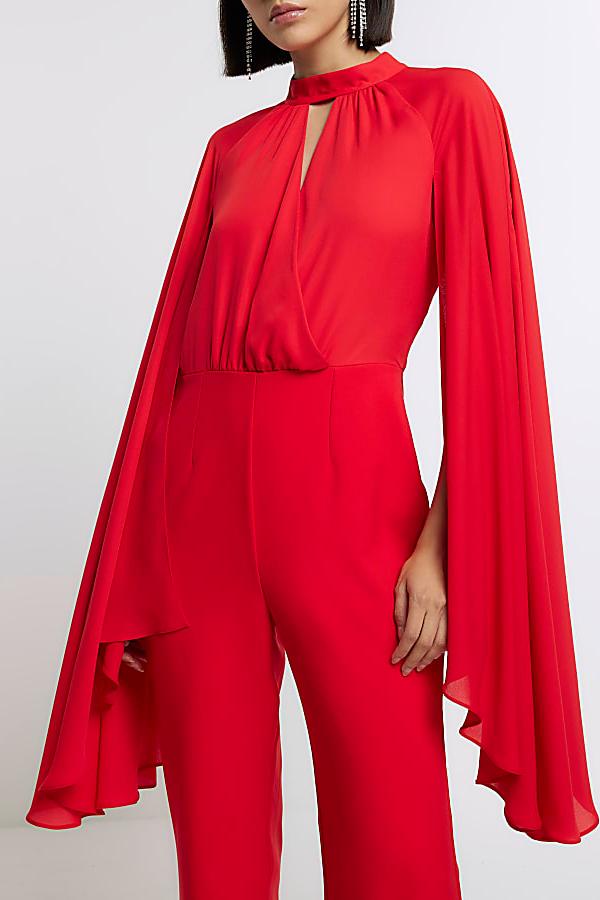 Conjunto de top con mangas estilo capa y pantalón de cintura media 