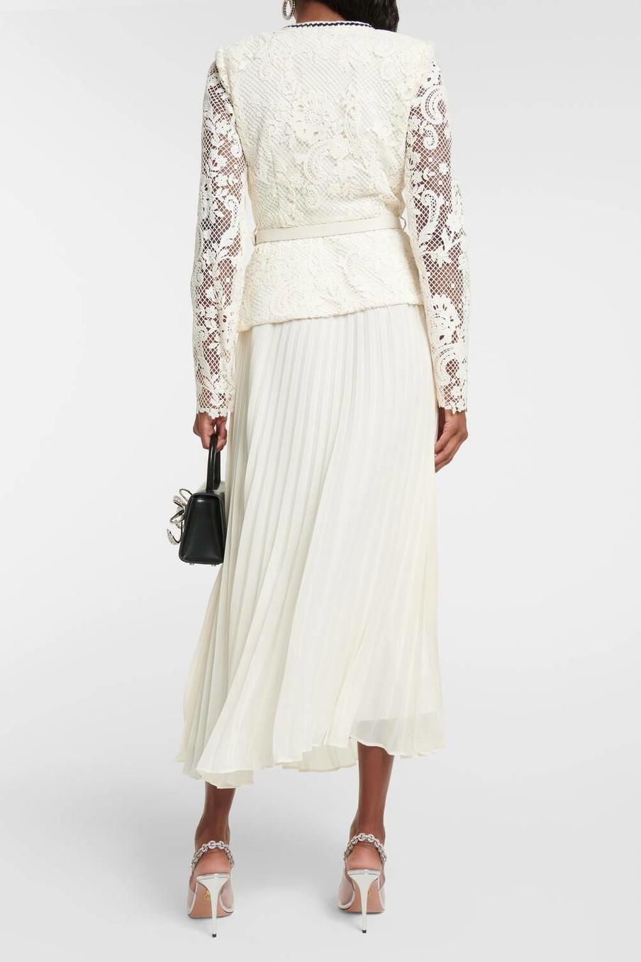 Vestido midi plisado con bordado y empalme de encaje 