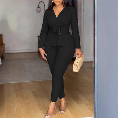 Conjunto de dos piezas de blusa y pantalón de manga larga con escote en V y cintura ajustada de color liso