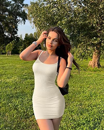 Vestido de mujer con ribete sin mangas y tirantes ajustados