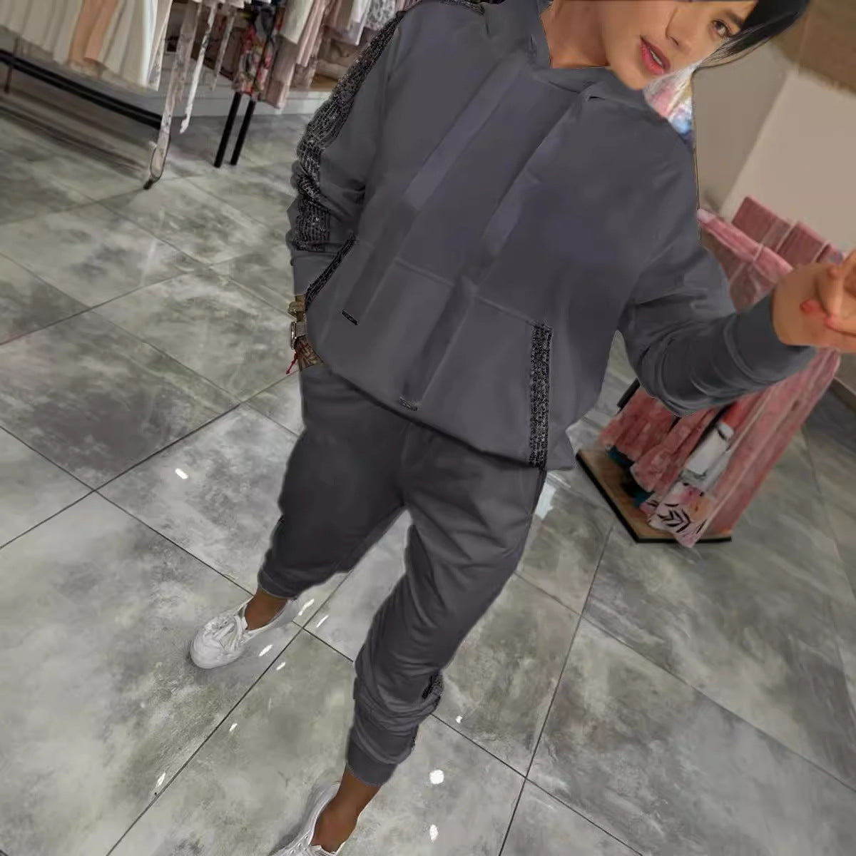 Sudadera deportiva informal con capucha y bolsillo de lentejuelas