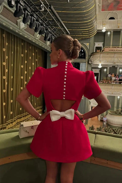 Slim Fit Mini Dress with O-Neck and Short Sleeves