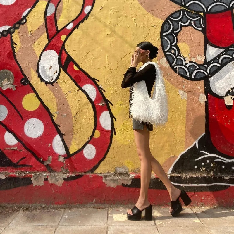Bolsos de hombro peludos y esponjosos para chicas Kpop Y2k para mujer, tendencia de lujo, bolso de mano grande de piel sintética de diseñador, bolsos Harajuku