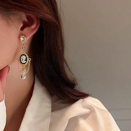 Lizakosht Retro Queen Coin Pendant Earrings for Women Gold Metal Clear Crystal Dangle Chains Brincos