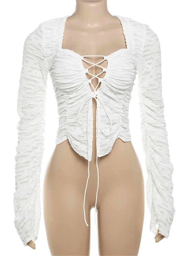 Camiseta con volantes de moda de otoño, top corto para mujer, con agujeros, cordones, patchwork, ropa de abrigo holgada, camiseta blanca de vendaje para mujer