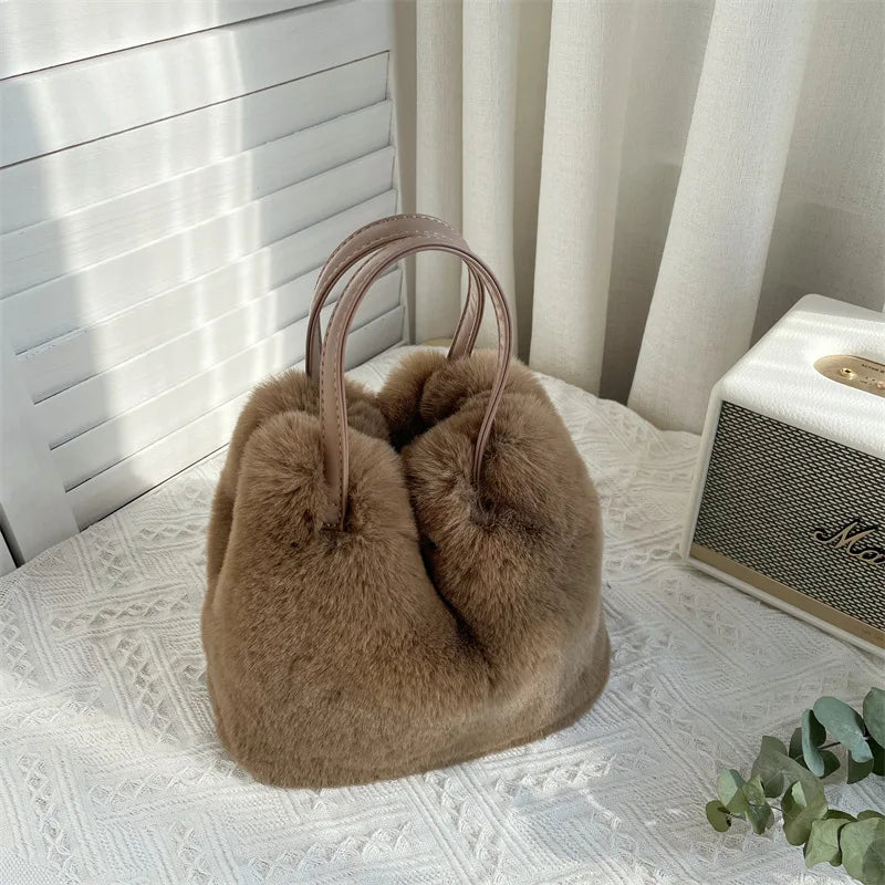 Impresionante bolso de mano tipo cubo de piel sintética de conejo suave para mujer, bolso de hombro de felpa esponjosa de invierno, elegante bolso de fiesta de moda urbana para chicas.