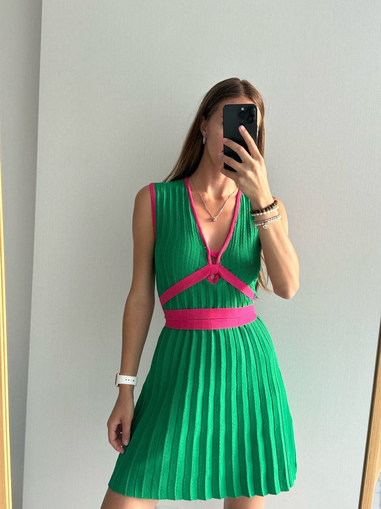 Trendy Pleated Knit Dress with Elegant Draping Effect