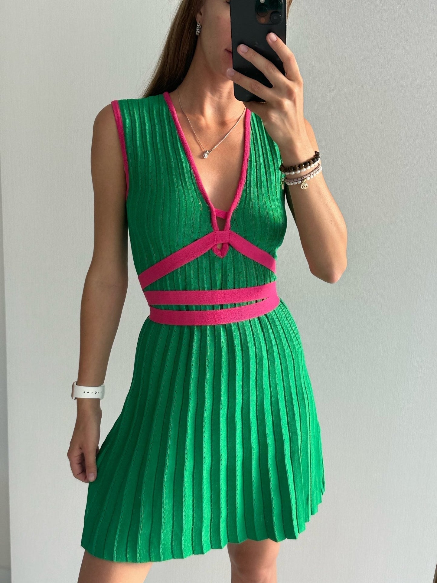 Trendy Pleated Knit Dress with Elegant Draping Effect