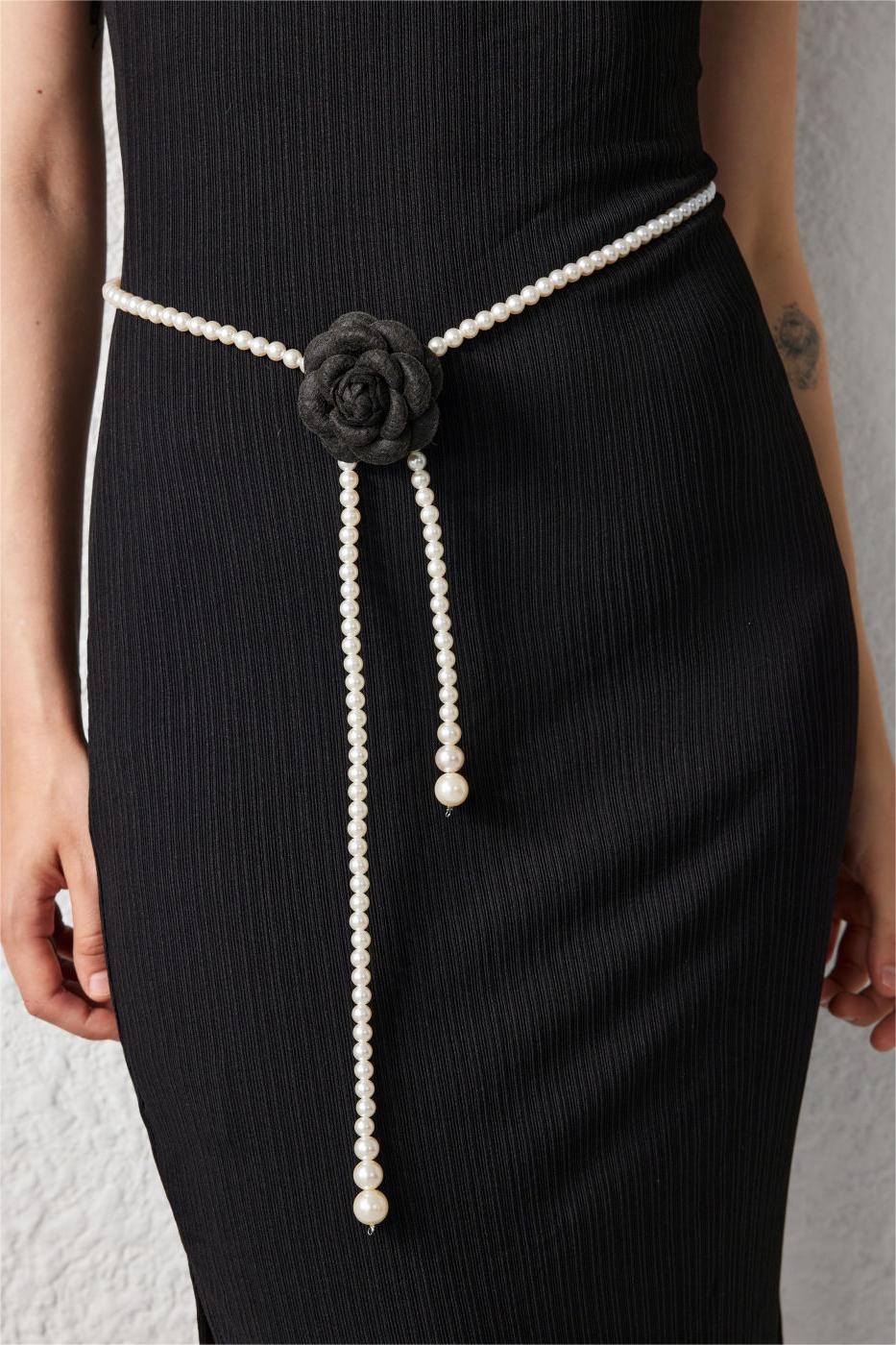Cadena de cintura con decoración floral 3D de perlas artificiales 