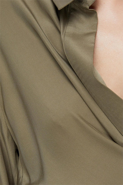 Conjunto de vestido maxi cruzado con solapa y manga larga verde 