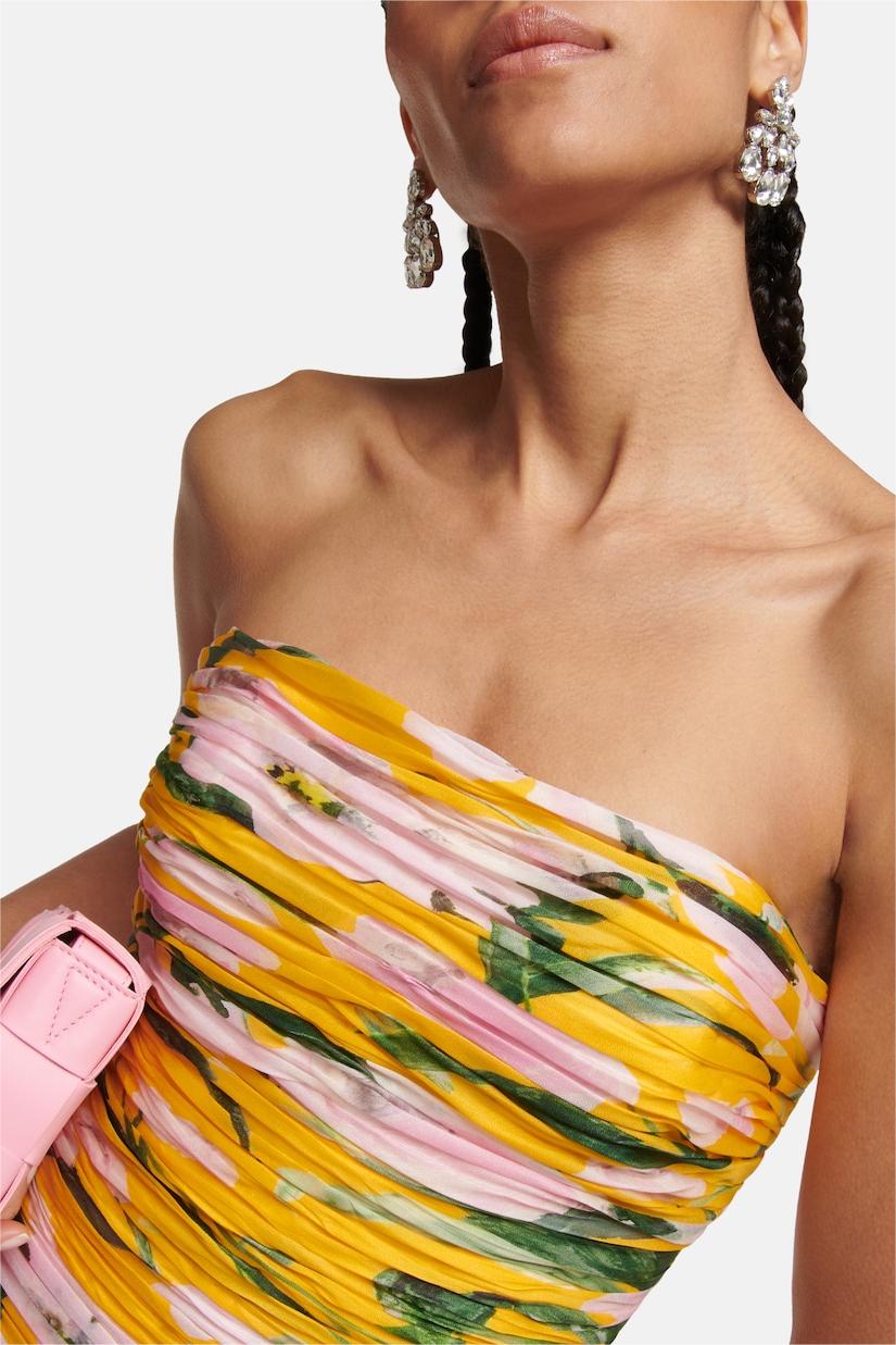 Vestido midi sin tirantes fruncido con flores 