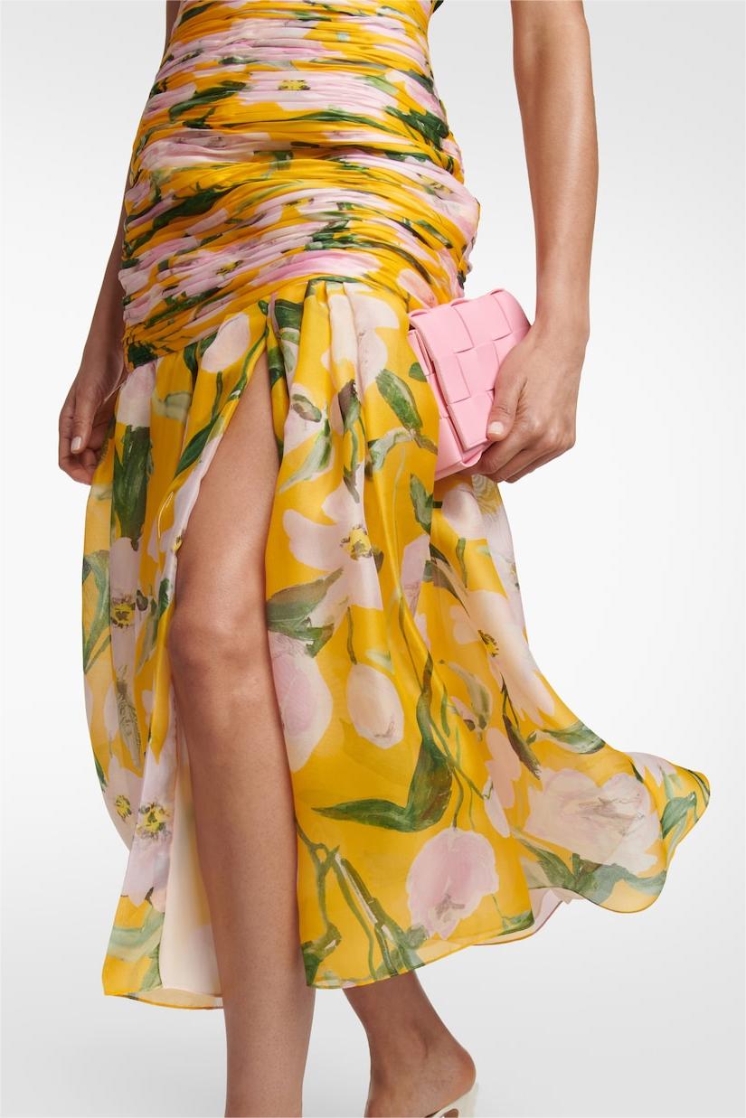 Vestido midi sin tirantes fruncido con flores 