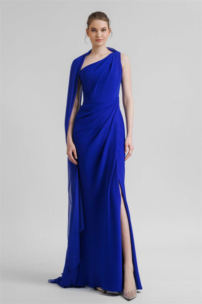 Vestido largo tipo capa de gasa con abertura 