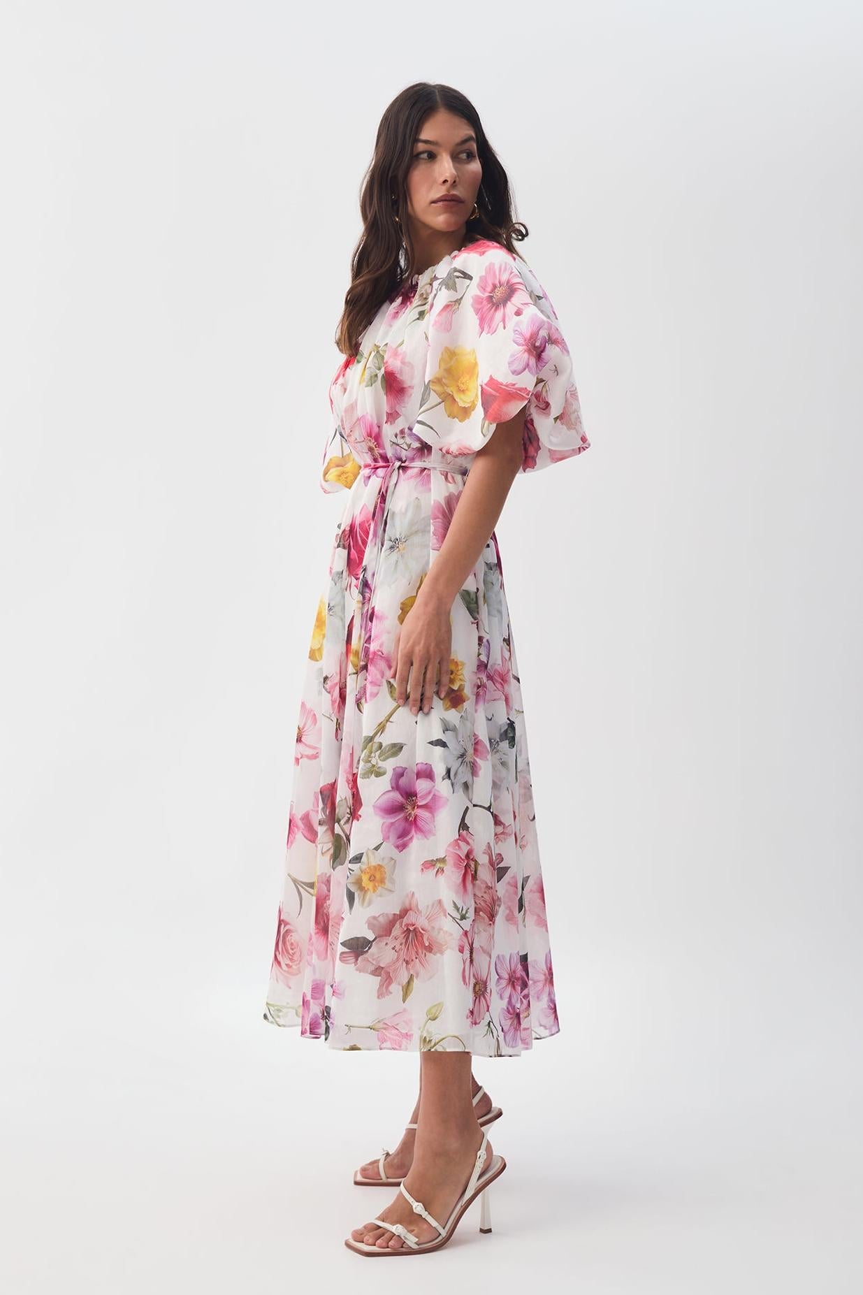 Vestido midi floral con cuello redondo y mangas raglán 