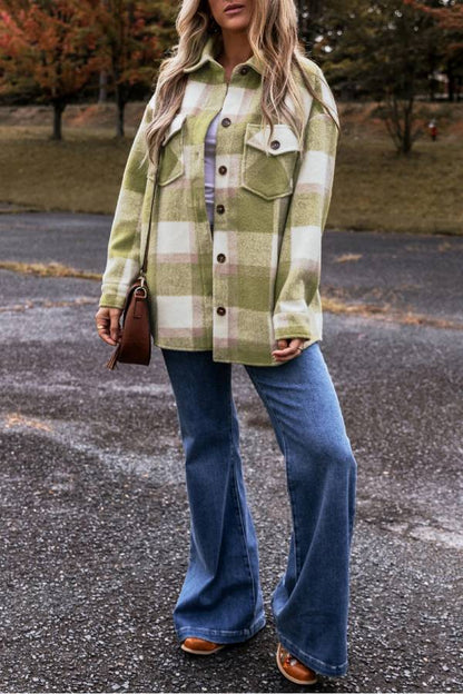 Chaqueta holgada con bolsillos de solapa y botones con estampado de cuadros verde salvia 