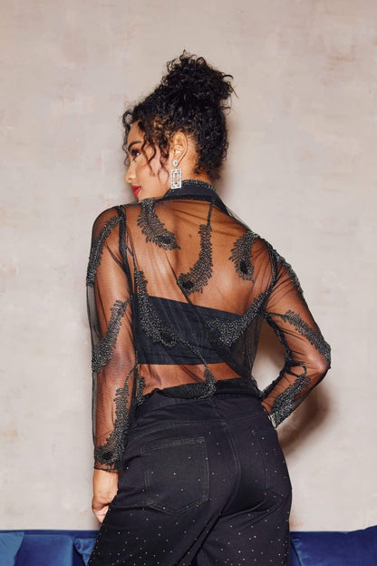 Blusa de malla con cuentas y plumas Denise 