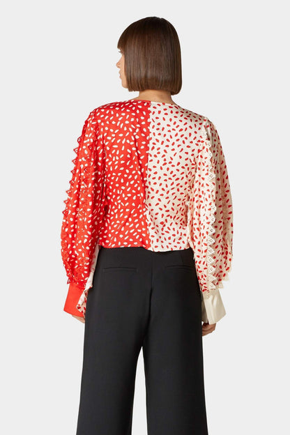 Blusa cruzada con mangas farol y lunares 