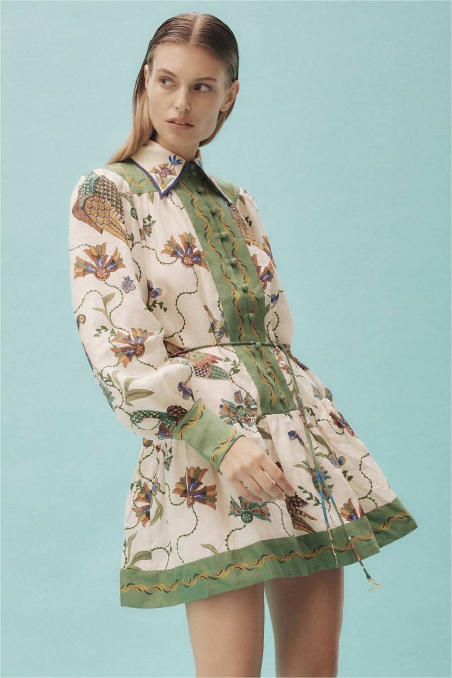 Vestido mini de manga larga con cuello camisero de botonadura sencilla y estampado floral 