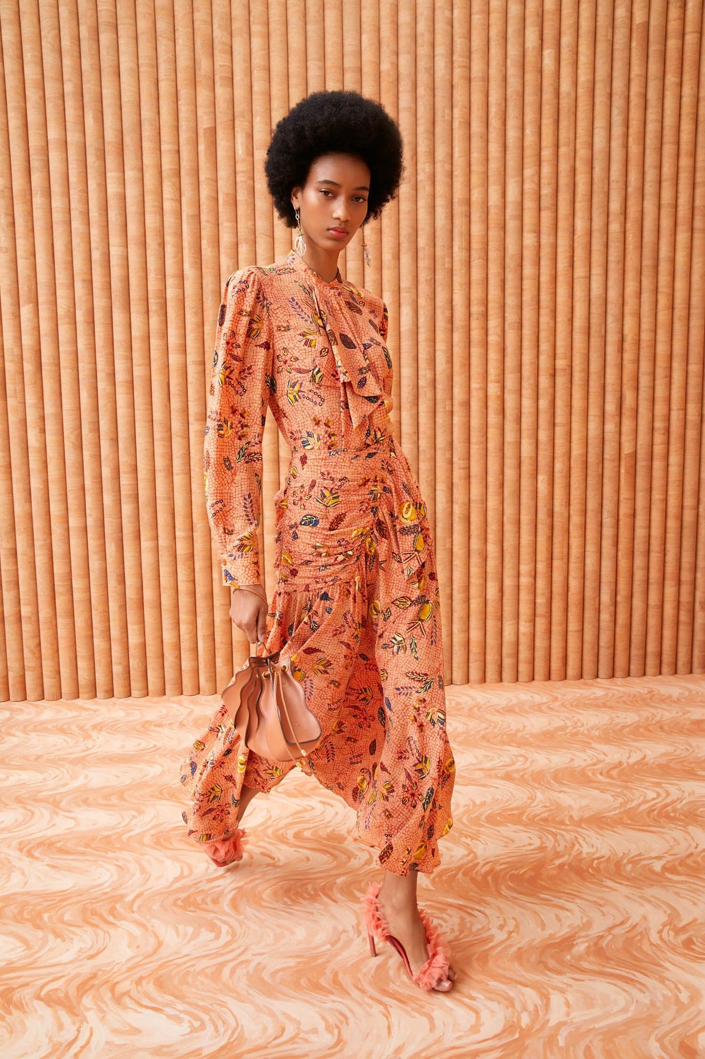 Vestido midi con mangas farol y estampado paisley 