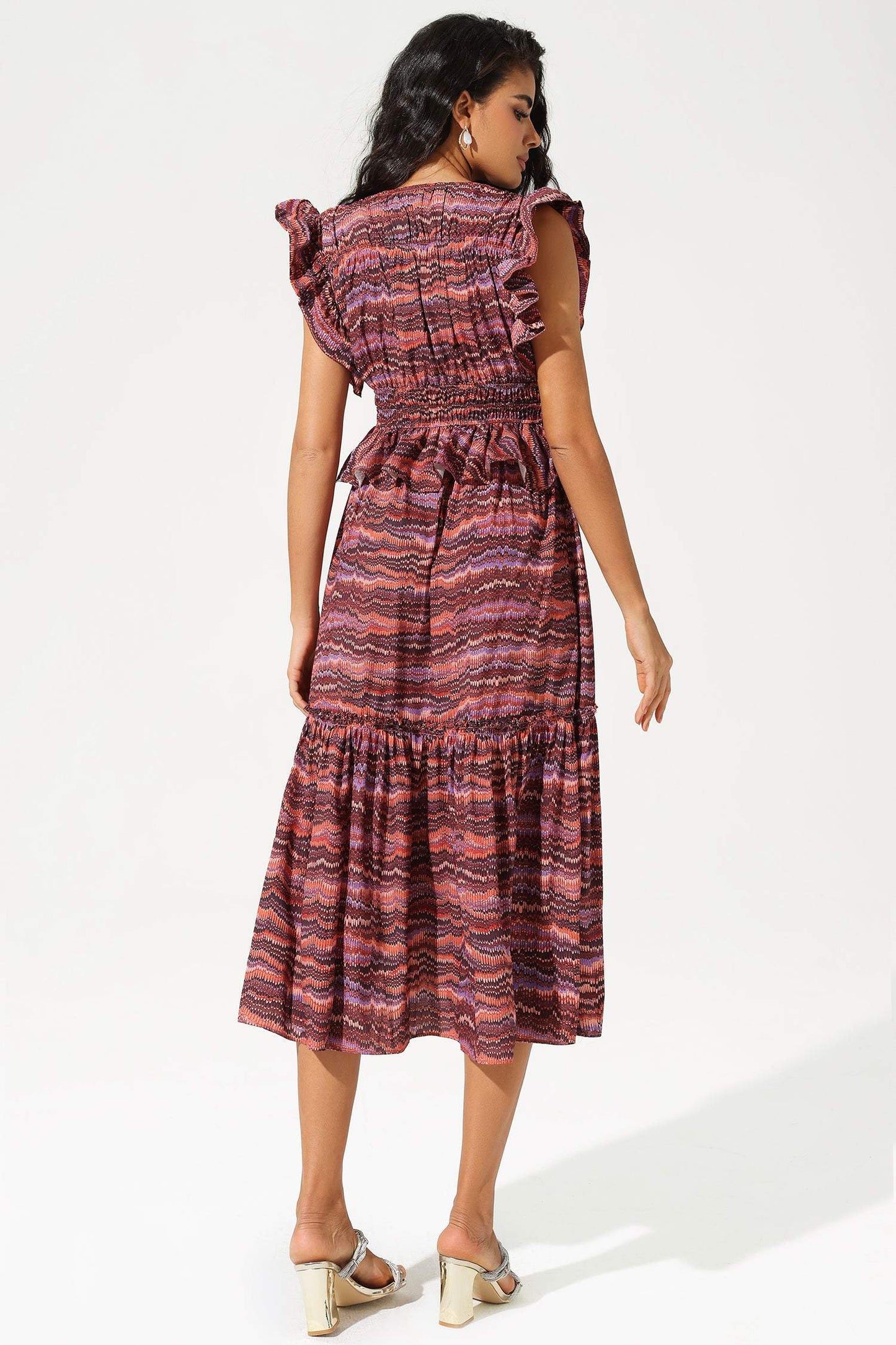 Vestido midi con cuello en V, mangas con volantes en capas 