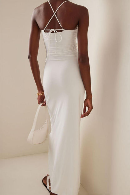 Vestido largo con abertura y cuello halter 