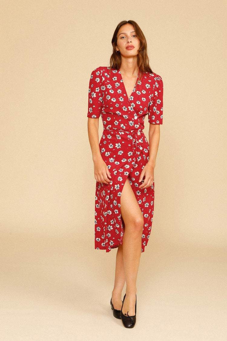Vestido midi de manga corta con escote en V y estampado floral 
