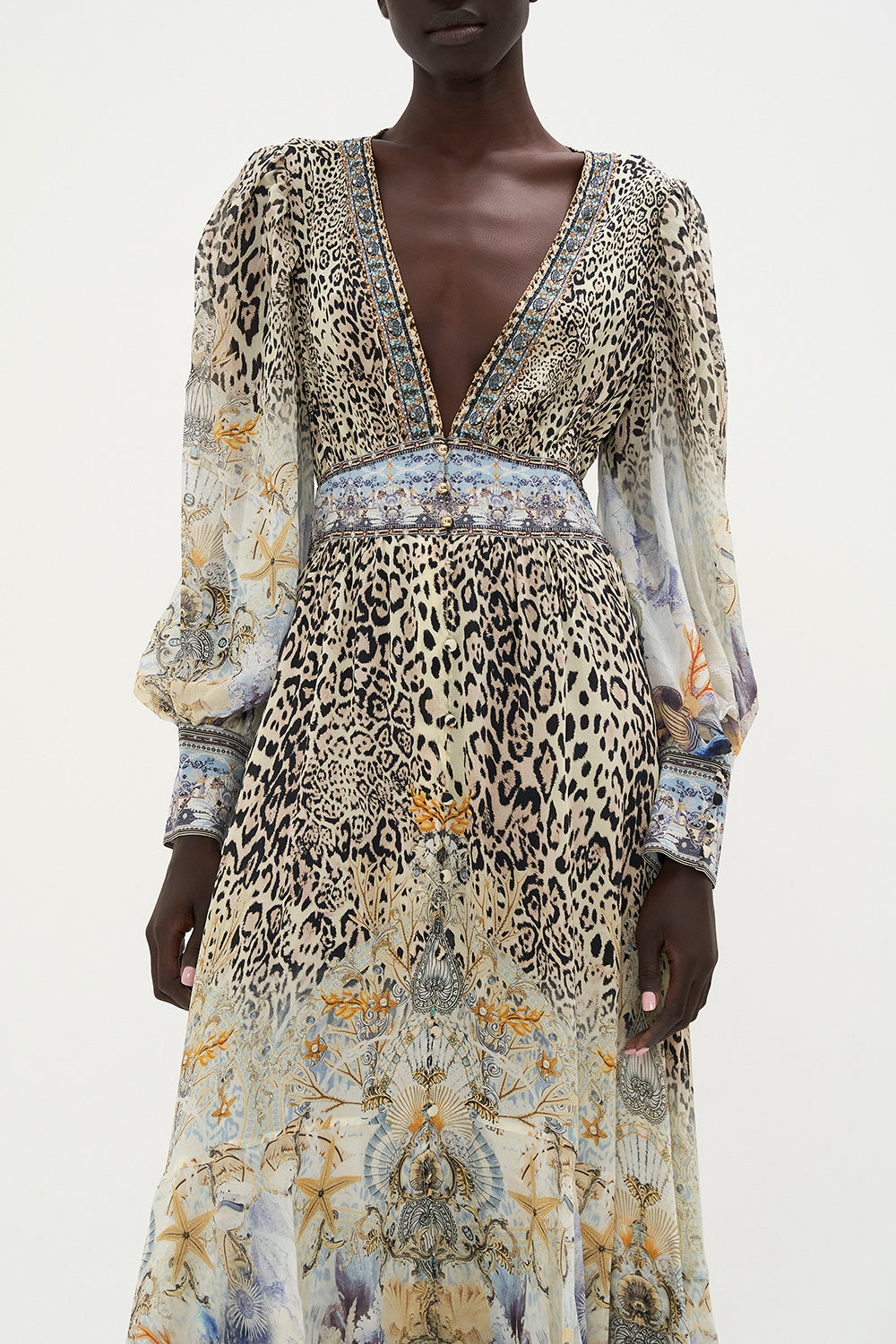 Vestido largo de gasa con estampado floral de leopardo y cuello en V 